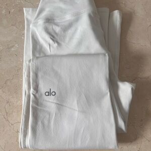 Alo Yoga Airbrush High-Waist Bootcut Legging - Ivory